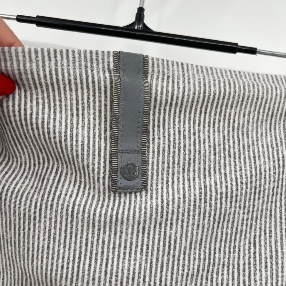 lululemon vinyasa scarf light gray white stripe‎ versatile OS